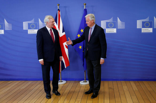 David Davis, le ministre britannique du Brexit, et Michel Barnier, le négociateur en chef de l’UE, à Bruxelles, le 19 juin 2017.