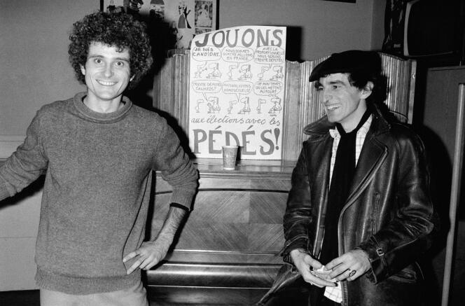 Guy Hocquenghem (à gauche, suppléant) et Alain Secouet, candidats sous la bannière Différence homosexuelle aux législatives du 8 mars 1978, à Paris.