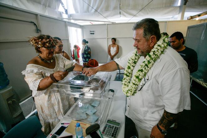 Moetai Brotherson, gendre de l’indépendantise et opposant à Gaston Flosse Oscar Temaru, lors du premier tour des élections législative à Faa’a. Il a été élu député de la 3e circonscription de la Polynésie française. C’est le premier élu indépendantiste élu a ce poste.