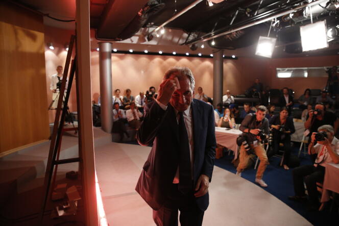 François Bayrou pendant sa conférence de presse au siège du MoDem, à Paris, le 21 juin.