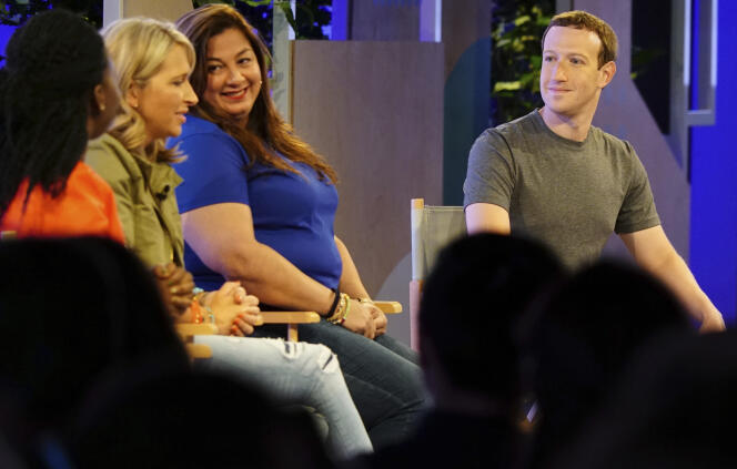 Le PDG de Facebook, Mark Zuckerberg, au Sommet des groupes Facebook, jeudi 22 juin à Chicago.