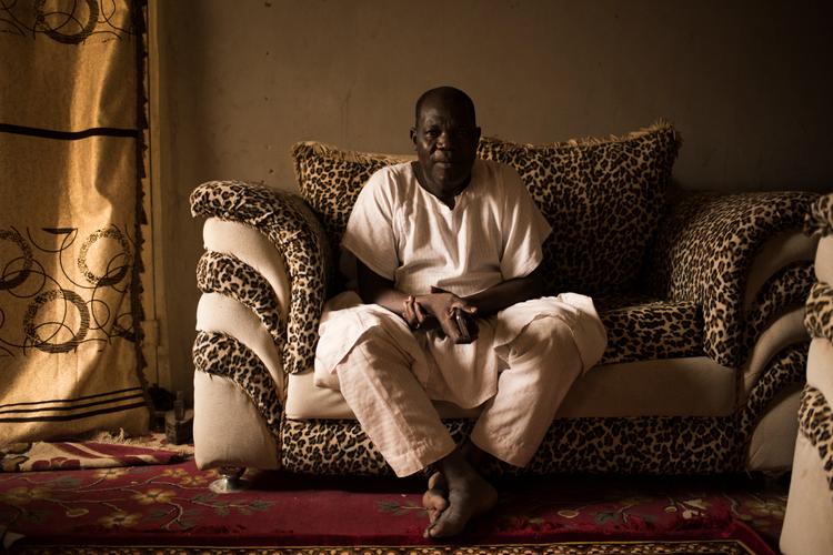 Cheikh Garba Bozu, 70 ans, est un grand propriétaire terrien. Il prend en charge plus de 7 000 déplacés sur des terrains qu’il a mis à leur disposition.