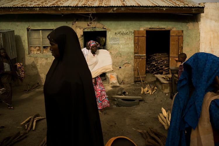 Le mariage de Khadija se prépare. Lors de la soirée de cérémonie, les femmes seront invitées à chanter et danser.