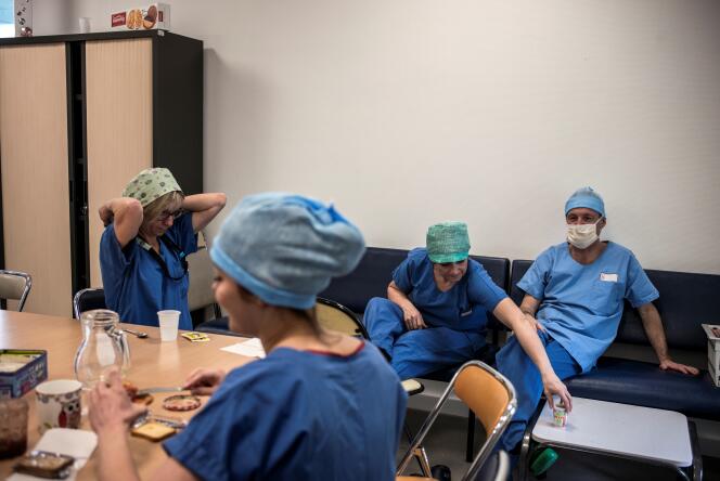 Des infirmières en pause dans un service de chirurgie de l’hopital de la Croix-Rousse, à Lyon, en 2017.