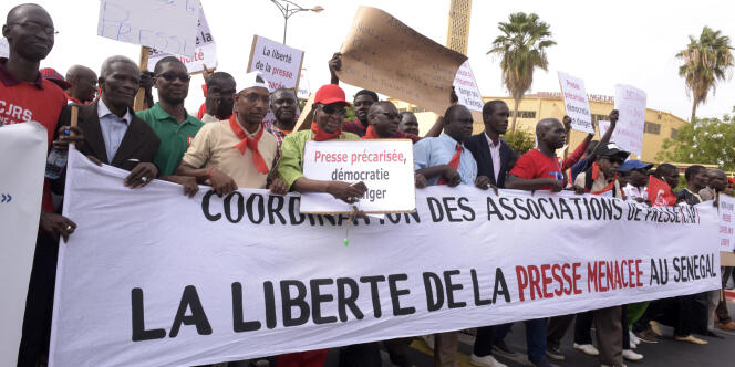 Marche de journalistes sénégalais pour la liberté de la presse et contre la précarisation du secteur, le 3 mai 2017, à Dakar.