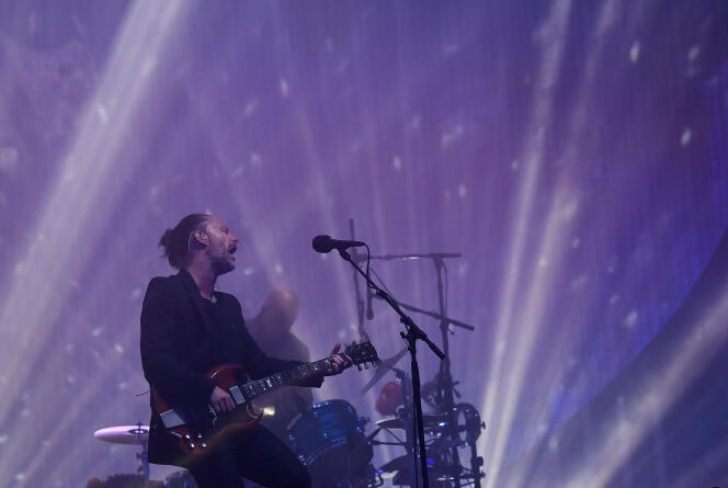 Le chanteur de Radiohead, Thom Yorke, lors d’un concert au festival Glastonbury, au Royaume-Uni, le 23 juin.