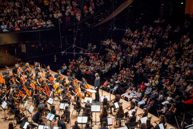 L’orchestre Démos d’Est Ensemble, dirigé par Joël Soichez, à la Philharmonie de Paris, le 24 juin 2017.
