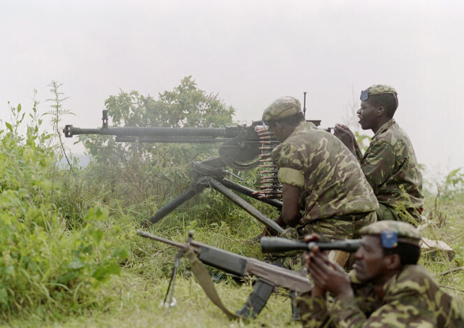 Des soldats de l’armée régulière rwandaise en 1994.