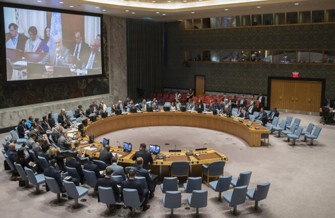 L’émissaire de l’ONU Staffan de Mistura s’entretient lors d’une vidéoconférence avec les membres du Conseil de sécurité de l’ONU, le 27 juin 2017.