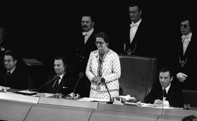 Simone Veil ouvre la première cession du Parlement européen à Strasbourg, le 17 juilllet 1979.
