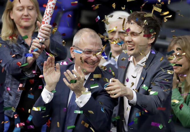 Des députés verts célèbrent la décision du parlement fédéral de légaliser le mariage homosexuel, à Berlin, le 30 juin.