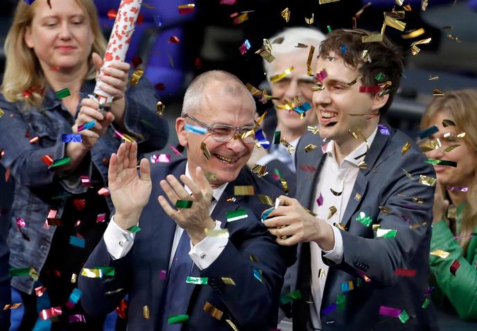 Les Deputes Allemands Adoptent Le Mariage Pour Tous Sans Merkel