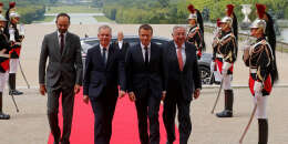 Από αριστερά προς τα δεξιά: Edouard Philippe, ο πρωθυπουργός, Φρανσουά ντε Rugy, πρόεδρος της Εθνοσυνέλευσης, Εμμανουήλ Macron, τον πρόεδρο και τον Gerard Larcher, Πρόεδρος της Γερουσίας, έφτασε στις Βερσαλλίες για το άνοιγμα της Συνέδριο, 3 Ιουλίου 2017.