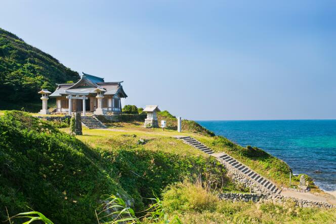 Vue du site sacré situé sur l’île de d’Okinoshima, candidate au patrimoine mondial de l’Unesco.