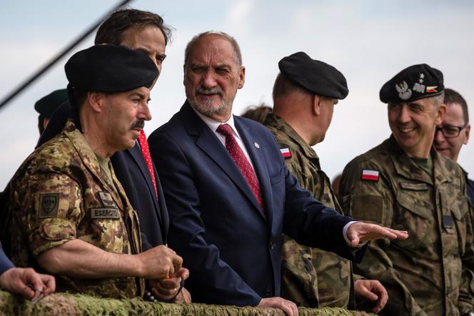 Minister obrony narodowej Antoni Macierewicz uczestniczy 16 czerwca w ćwiczeniach NATO w Orzyszu.