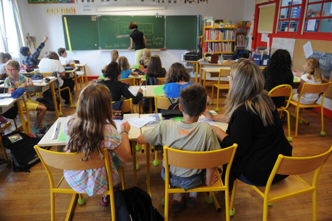 La réforme des rythmes scolaires répartit les vingt-quatre heures d’enseignement hebdomadaires sur neuf demi-journées.