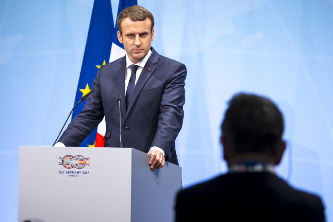Emmanuel Macron donne une conférence de presse à la fin de la réunion des chefs d'Etat et de gouvernement des pays membres du groupe du G20 à Hambourg, le 8 juillet.