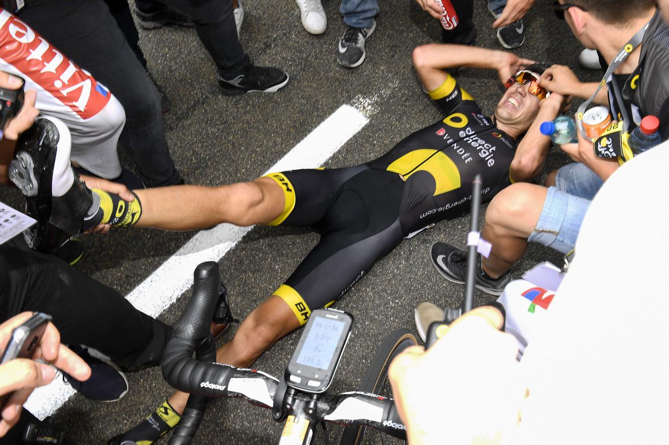 Jambes D'un Cycliste Apres Le Tour De France Les jambes sont l’Autre du coureur cycliste