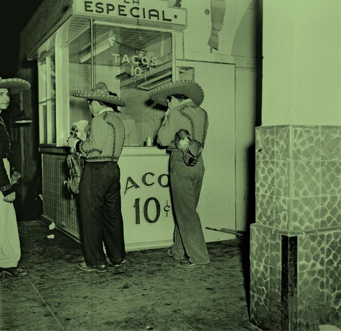 Tijuana, en 1949. Au Mexique, les tacos se dégustent à toute heure du jour et de la nuit.