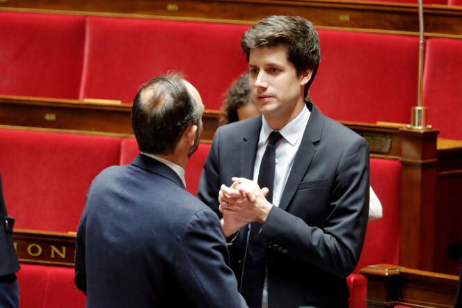Julien Denormandie, le secrétaire d’Etat à la cohésion du territoire (à droite) et Edouard Philippe, le premier ministre, le 12 juillet, à l’Assemblée nationale, à Paris.