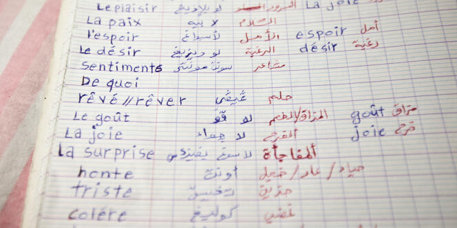 Le cahier de cours de français d’Hassan, réfugié érythréen, à Vichy, le 29 juin 2017.