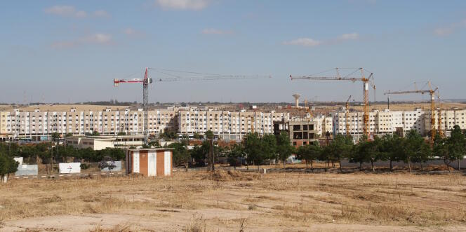 Les constructions se poursuivent à Tamesna, même si la ville nouvelle est déserte.