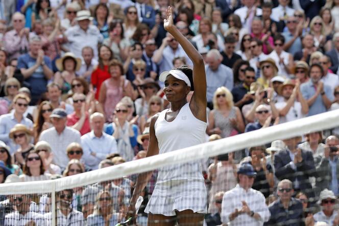 Venus Williams célèbre sa qualification pour la finale de Wimbledon.
