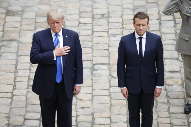 Emmanuel Macron accueil Donald Trump dans la cour des Invalides, le 13 juillet .