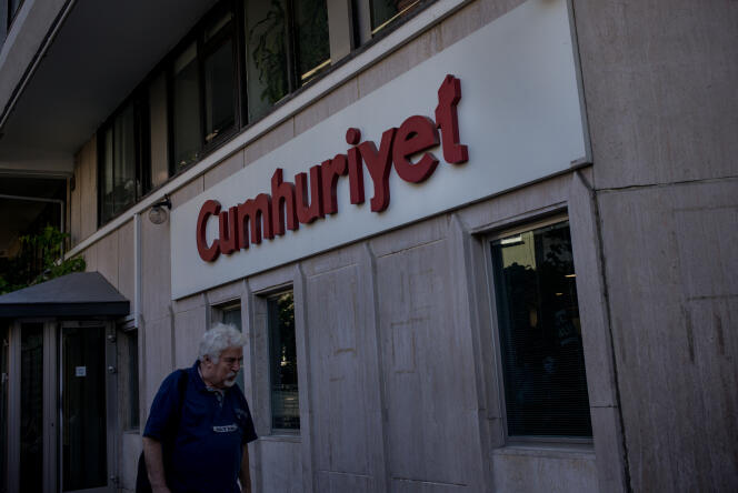 La façade du quotidien d’opposition ­« Cumhuriyet », fondé en 1924, à Istanbul, le 5 juillet.