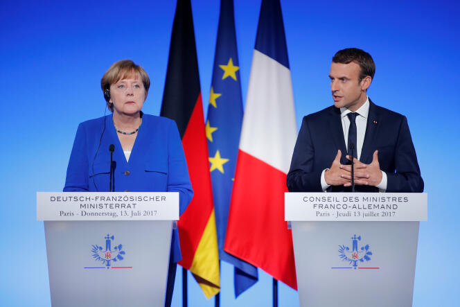 Le président Emmanuel Macron et la chancelière allemande Angela Merkel lors d’un conseil des ministres franco-allemand à Paris, le 13 juillet.