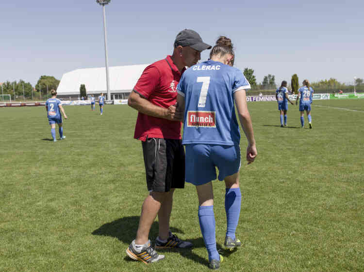 Match de Première division de football féminin (D1 féminine) entre ASJ Soyaux Charente et l'ASPTT Albi au stade Léo Lagrange à Soyaux