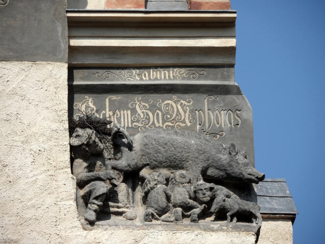 La Judensau (« truie des juifs »), sur un bas-relief de l’église de Wittenberg (Allemagne).