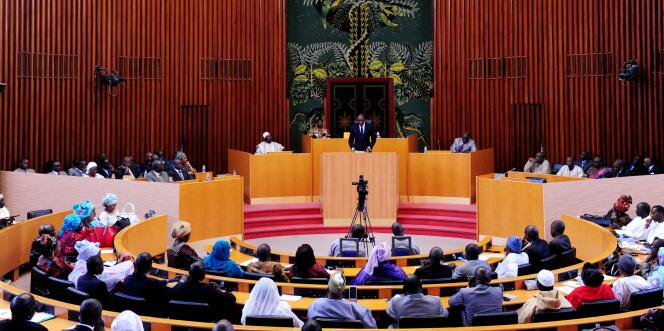 Débats à l’Assemblée nationale sénégalaise à Dakar, en janvier 2013. La nouvelle législature, élue le 30 juillet 2017, s’ouvrira avec 15 députés supplémentaires pour représenter les Sénégalais établis à l’étranger.