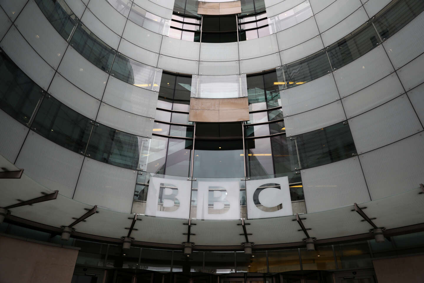 BBC eliminará casi 400 publicaciones en su servicio internacional