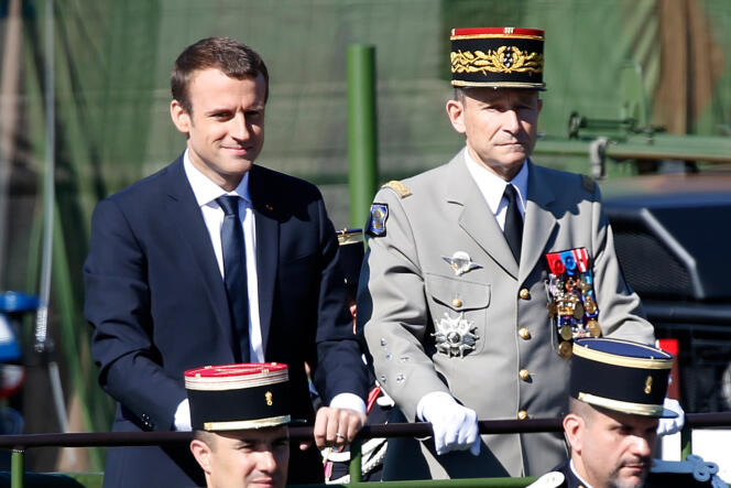 Le président Emmanuel Macron et le général de Villiers, durant le défilé du 14-Juillet, à Paris.