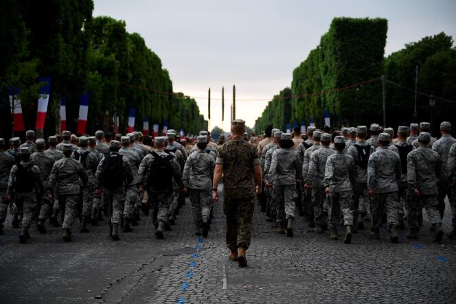 Des militaires américains répètent leur défilé sur les Champs-Elysées, le 10 juillet 2017.