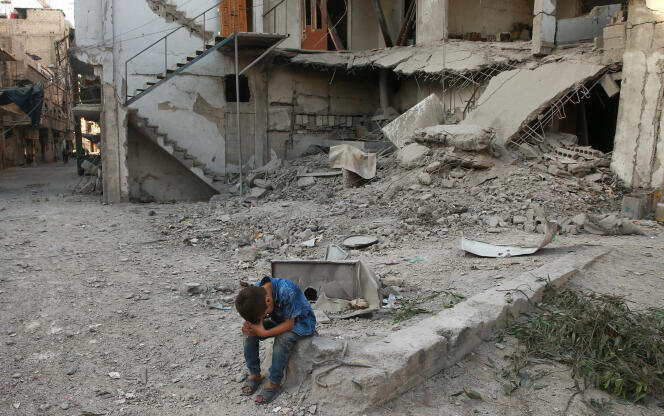 A Arbin, le 25 juillet, ville près de Damas contrôlée par l’opposition à Bachar Al-Assad et qui a fait l’objet de frappes aériennes les 24 et 25 juillet.