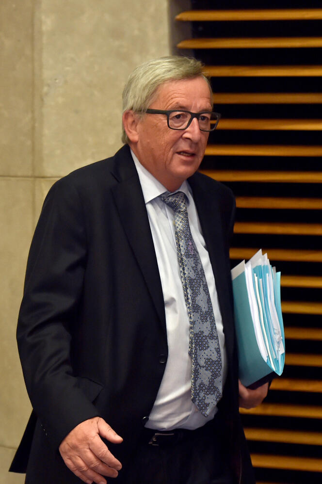 Le président de la Commission européenne, Jean-Claude Juncker arrive au siège de l’UE à Bruxelles en Belgique, le 26 juillet 2017.