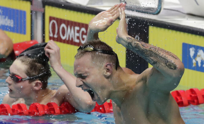Caeleb Remel Dressel exulte après sa victoire lors du 100 m nage libre des Mondiaux de Budapest.