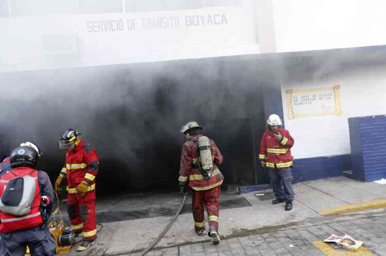 Les affrontements et les incendies ont été nombreux, comme ici dans un commissariat de Caracas.