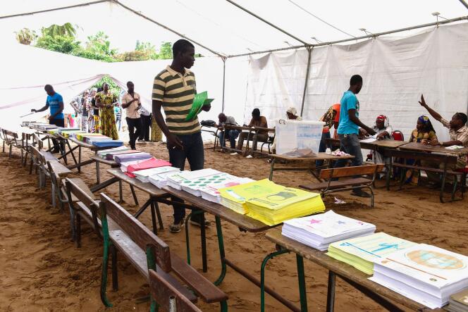 Un bureau de vote au Sénégal, dimanche 30 juillet. / AFP / SEYLLOU