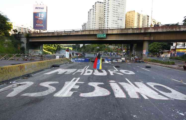 L’opposition avait appelé à boycotter le scrutin et à descendre dans la rue. « Maduro assassin » a été peint sur une route de Caracas.
