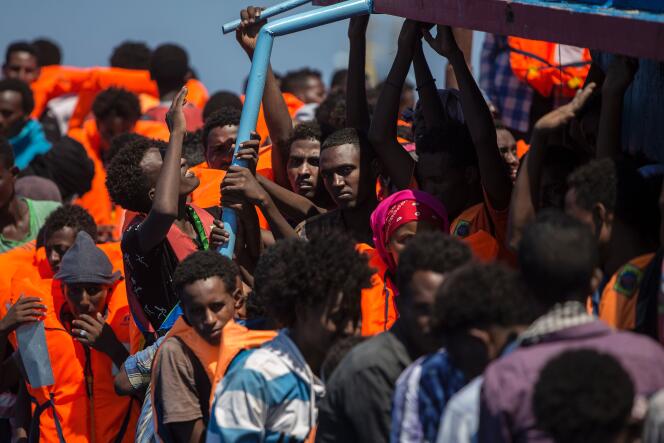 « Ce qui n’est ni compréhensible ni justifiable, ce sont les tentatives cyniques de définir l’immigration comme une menace en tant que telle à la sécurité ». (Photo : Non loin de la Libye, des migrants ont été secourus  le 2 août).