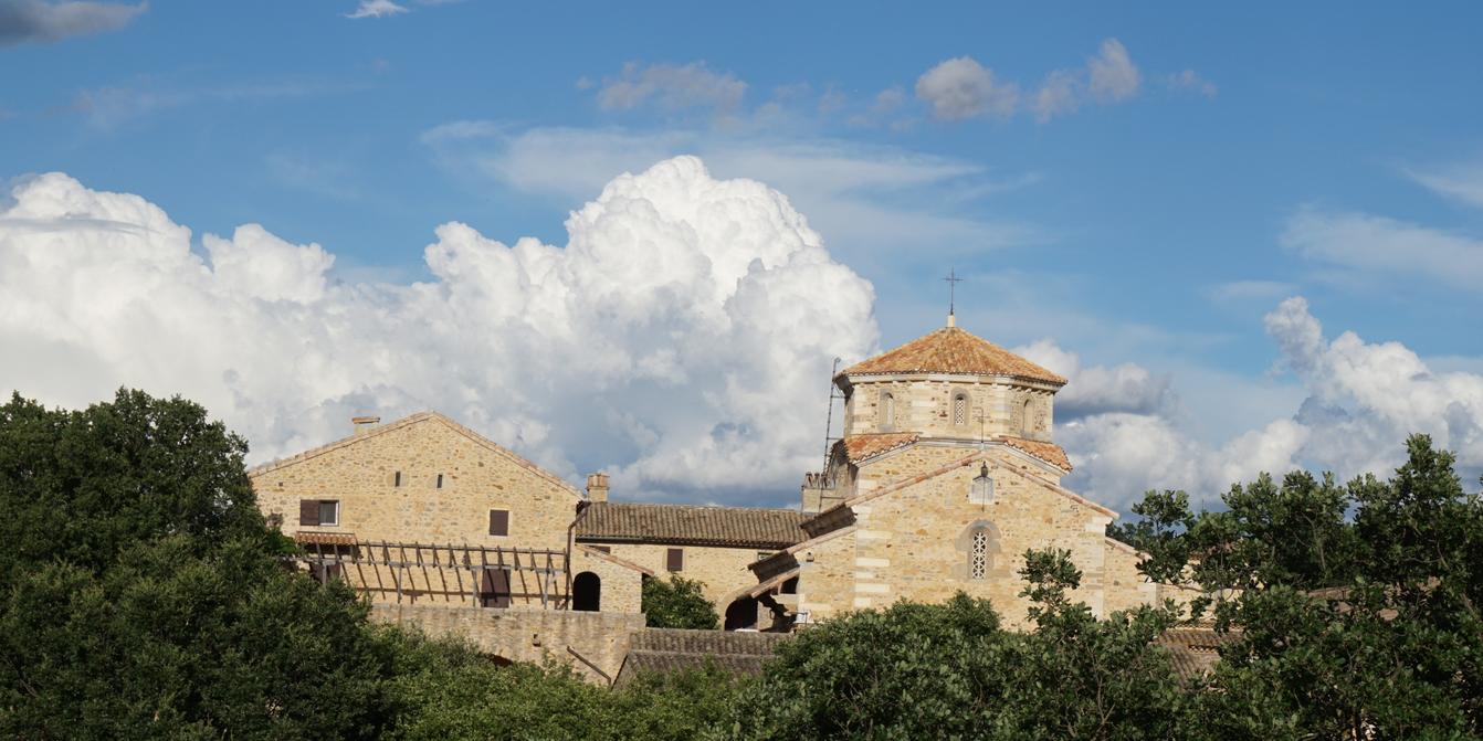 Des anges gardiens veillent sur la vigne du monastère de Solan