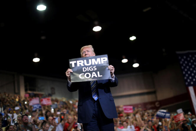 « Trump extrait du charbon ». Meeting du président américain à Huntington, en Virginie Occidentale, le 3 août.