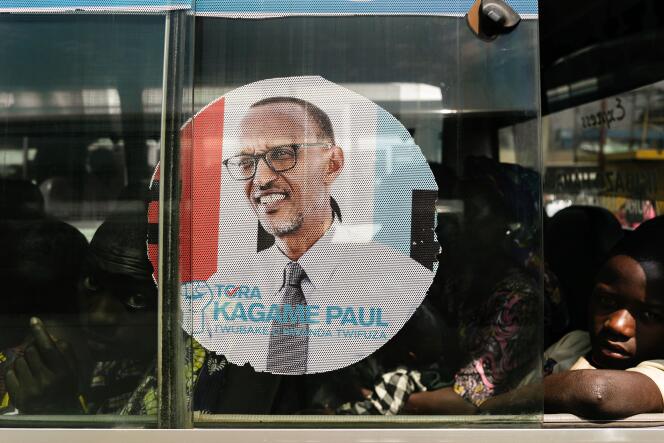 Affiche de campagne du président rwandais Paul Kagamé, qui se présente pour un troisième mandat, à Kigali le 30 juillet.