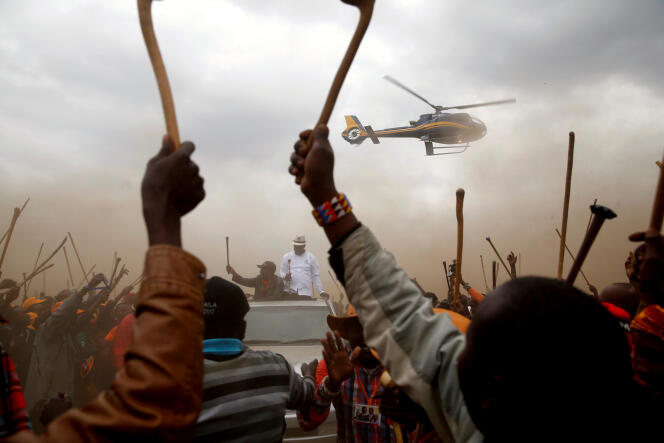 Le chef de l’opposition Raila Odinga, candidat à l’élection présidentielle, en campagne auprès de la communauté masaï à Suswa (Kenya), le 2 août.