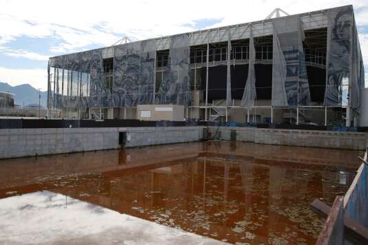 Localizado fora da piscina olímpica, treinando piscina, aqui em fevereiro 2017, foi construído para os Jogos Olímpicos no Rio em 2016.