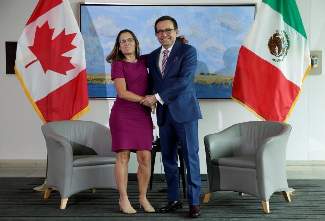 La ministre des affaires étrangères canadienne, Chrystia Freeland, et le secrétaire d’Etat à l’économie mexicain, Ildefonso Guajardo Villarreal, avant le premier cycle de négocations à Washington.