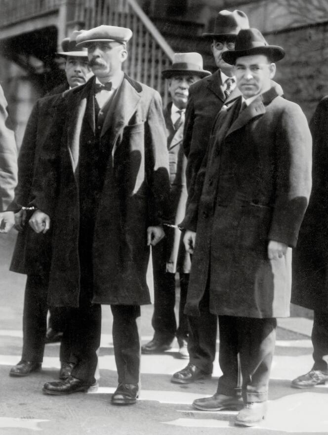 Nicola Sacco et Bartolomeo Vanzetti à leur arrivée au pénitencier de Charlestown, Massachusetts, en 1927.